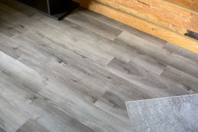 Кварцевый ламинат Home Expert Натуральный Дуб Горный ручей 1211/68W906